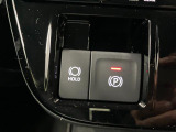 【電動パーキングブレーキ+オートブレーキホールド機能】 指先だけで簡単に操作が可能なパーキングブレーキ、スイッチを押すとブレーキペダルから足を離してもブレーキを保持できるオートブレーキホールド搭載。