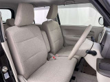 高いホールド性で運転姿勢が安定します。長距離ドライブでも疲れにくいのが魅力です。快適なドライビングライフをお送りください♪