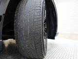 タイヤサイズは235/45R21となっております☆