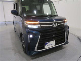 悪天候や夜間走行時も良好な視界を確保し安心して運転できる高輝度LEDヘッドライトを装備!省電力&長寿命。見た目もクールです。