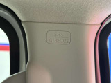 カーテンエアバッグが付いています!側面衝突時や車両転倒時に頭部を保護します。全席をカバーするため、全乗員の安全性を向上。安心してお出かけいただける安全設計です。