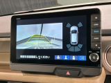 リバースギアに入れるだけで後方の表示へ切り替わります。夜間や雨の日の駐車も楽になりますよ。