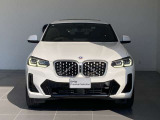 BMWを象徴するキドニーグリル。M Sportのスポーティなフロントデザインと組み合わせることで、引き締まった表情に仕上げられています。