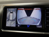 車両周辺を真上から見たような広範囲の映像を表示し、安全運転をサポートする「パノラミックビューモニター」搭載です。