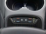 前席はベンチレーション付きシートです。