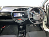 運転席周りのレイアウトをご覧ください。ナビゲーションが綺麗に装着されすっきり収まってますね!