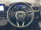 運転している間、長く触れているものだから手になじむハンドルがいいですよね。本革巻のステアリングは乗れば乗るほど手になじんでいきます。