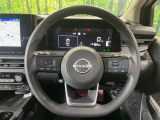 インテリアに合わせたデザインのステアリングは、運転される方のことも考え、運転しやすい形状、大きさです。是非一度、実際に触ってお確かめください。