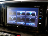 CD、DVD、Bluetooth、AM、FM、スマートフォン接続ができます。
