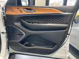 運転席側のドアパネルでございます。