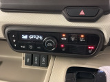 フロント両席にはシートヒーターが付いています!寒い日に便利な装備ですね。