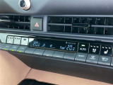 左右独立温度コントロールフルオートエアコンです。運転席、助手席それぞれで独立して温度設定ができます。冷え性の方が乗っても安心ですね♪
