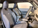 MINIの少し硬めのシートは乗り降りもしやすく、長距離ドライブでも疲れません。