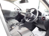視界や操作まわりを確認しやすい運転席です。