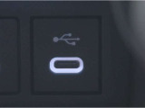 USB接続により外部オーディオと連携する事が出来、車内で音楽を楽しむ事が出来ます。
