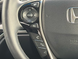 ★オーディオコントロールスイッチ★ステアリングにはオーディオコントロールスイッチが付いていますので、目線を正面から外すことが無く、また、ステアリングから手を離さずにオーディオ操作ができます