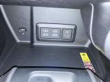 スマートフォンやお手持ちの機器のバッテリー残量が少なくなっても、運転中に充電ができるので安心ですね!