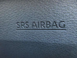 運転席側にSRS二-エアバックシステムを採用 万一の際の安全性を高めました