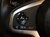 【ステアリングリモコン】ステアリングにオーディオ調節可能なスイッチが装備されていますので運転中でも視線をそらさずにオーディオの調節が可能です!