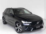 Volvo Cars appで車にリモートアクセスして、空調機能の操作や車の施錠・開錠、ソフトウェア更新などが可能です。エアコンやシートヒーターを操作して、出発前に車内を快適な温度に整えられます。