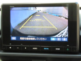 リアワイドカメラシステム!従来の視野に加えて、後方側方を約180&deg;まで見えるワイドビューと、後方を真上から見たような視野で駐車時などに便利なトップダウンビューの3つの視野があります!