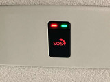 【SOSコール】事故や急病の時にボタンひとつで専門のオペレーターに接続。エアバックが開く事故の時は自動でオペレータに接続してくれます!