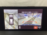 狭い場所での駐車やすれ違いなどでより的確な運転操作に役立つ360&deg;ビューモニターが装備されています。