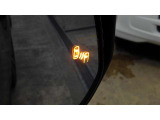 BSM(ブラインドスポットモニター)装備。後方の死角から来る二輪車や自動車を感知してお知らせ、不意の巻き込み事故防止・軽減してくれます。