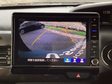 バックモニター付きで、車庫入れやバック時の後方確認をしっかりサポート。モニターに映し出される映像で死角も確認しやすく、狭い場所での駐車や後退時の操作をより安心して行えます。