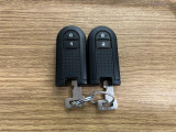【スマートキー】 スマートキーを携帯していれば、ドアハンドルのボタンを押すだけでロックの解除ができます。