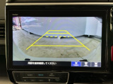 【バックカメラ】運転が苦手な方も車庫入れラクラクです!ギアをリバースに入れれば自動的に切り換わりますので、面倒な操作は不要です♪狭い駐車場もお車を傷つけず安心ですね!