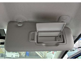 急いで外出!!そんな時でも降車前にササっと身だしなみをチェック!あると便利な装備品です。