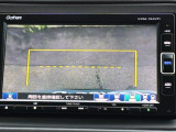 カラービジョンとガイド線で見やすい視点切替式のバックモニター。