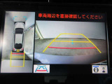 車両を上から見たような映像をディスプレイオーディオ画面に表示するパノラミックビューモニター