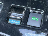 e-Pedalスイッチでワンペダル走行ができます。アクセルペタルでの加減速走行。&ECOモード切替スイッチでマイルドな走行感覚になります。