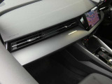 ■Vorsprung durch Technik■&ldquo;Vorsprung durch Technik(技術による先進)&rdquo;というスローガンのもと生み出された、走りの愉しみを最大限に引き出す数えきれないイノベーション。