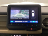 リアカメラ装備、運転に自信のない方でも安心して車庫入れができるリバース連動リアカメラが装着されています。狭い駐車場はもちろん、雨の日や夜間でもストレスなく運転していただけます。