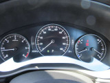 MAZDA3のメーターは、見た目も視認性も良い3眼メーターを採用☆左右メーターに角度を付け、ドライバー側へ向けました◎