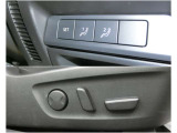 電動シートの調整スイッチとメモリー機能を確認できます。