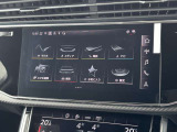 MMI コントロールパネル。シンプルなデザインのメニューなどによって優れた操作性を実現しています。ハプティック技術という振動装置がタッチパネルに付加されており押すと指先に振動のアンサーバックがあります