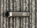 【スマートキー】持っているだけでエンジン始動や、ドアロックの開閉まで出来ちゃう賢く便利なスマートキーを装備!イモビライザーでセキュリティー対策もOK!