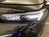 【LEDヘッドライト】点灯した瞬間のクリーンな白さが、今の車らしい清潔感を感じさせてくれます。明るさだけでなく、寿命や省エネ性能も優秀。長く乗る一台だからこそ、こだわわりたい方に最適です。