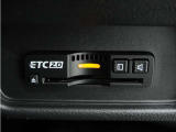 ◆ETC2.0装着◆進化したドライブ体験。料金収受システムだけだったETCが生まれ変わって、高速道路を賢く使うETC2.0に進化しました。多彩な情報サービスが便利で快適なドライブ体験を提供します。