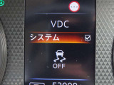 【横滑り防止】ハンドル操作や滑りやすい路面を走行中、横滑りを感知すると自動的に車両の進行を保つよう制御!