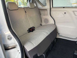 後席シートも広々と座れるのがこのお車の魅力です♪足元にゆとりのあるスペースを確保するなど、快適にドライブを楽しんでもらえる工夫や拘りを感じます♪