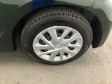 過度な装飾のない、純正ならではの統一感。足元が整うことで、車全体のシルエットがより一層引き立ちます。ありのままの良さを大切にしたい方に。