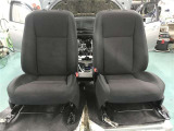まるまるクリンでは前席を外してシート下まで徹底洗浄。消臭&除菌効果あり、更に清潔感がUP!(フロントシ-ト左右)