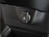 ◆アクセサリーソケット◆ドラレコの電源やスマートフォンの充電等に使用できる便利な電源ソケット!使いやすい場所に装備されています。