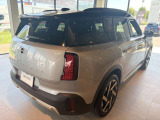 かわいいテールのデザインはほかの車にはない魅力があります。ひと目で&ldquo;MINI&rdquo;とわかるデザインはアナタを虜にしてしまうかもしれません
