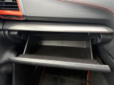 【グローブボックス】大容量のグローブボックスです!!車検証ケース他、日頃使う小物類の収納スペースもたくさんあります!